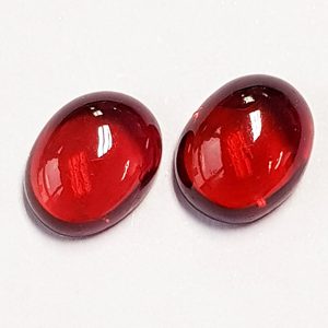 Get this garnet gemstone to follow the latest trends with style! Garnet's round cabochon shape is delicate and unadulterated. The gemstone garnet helps you release bad ideas from your life and promotes positive healing. It is a stone of equilibrium and strength. This gemstone represents the birthstone of January and the sign of Aquarius in the zodiac. This gorgeous ornament's colour goes well with everything. These exquisite components will soften within classy jewellery items.