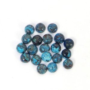We've sold millions of common and rare gemstones, so we've learnt a lot about the ins and outs of these natural gems. Today, we'll tell you everything you need to know about chrysocolla chalcedony, including its meanings, characteristics, prices, and more. Chrysocolla chalcedony is known for being the most valuable variety of chalcedony because it's extremely rare—only a few places produce good amounts—and its vivid blue to green hues are the rarest colour of chalcedony.